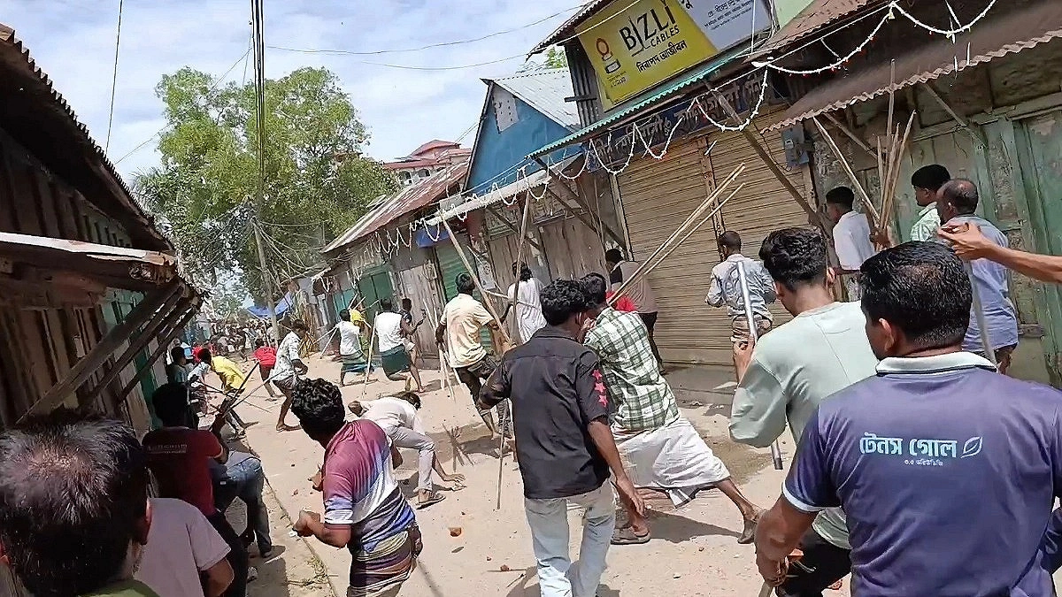 Clash between two BNP factions in Austagram , 25 injured