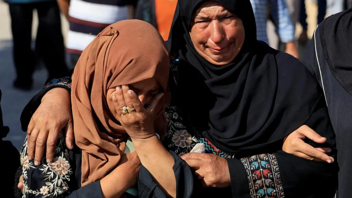 Israeli attacks kill 10 in Gaza as pregnant woman dies in tent
