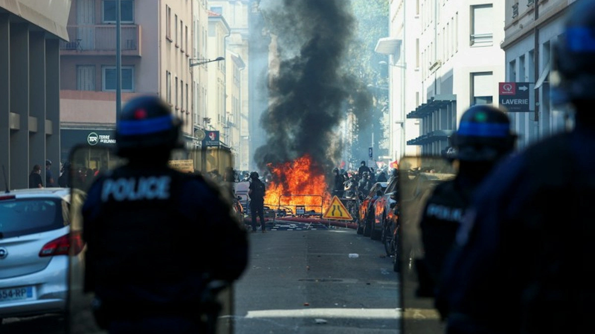 Riot police clash with French protesters on biggest day of nationwide student demonstrations