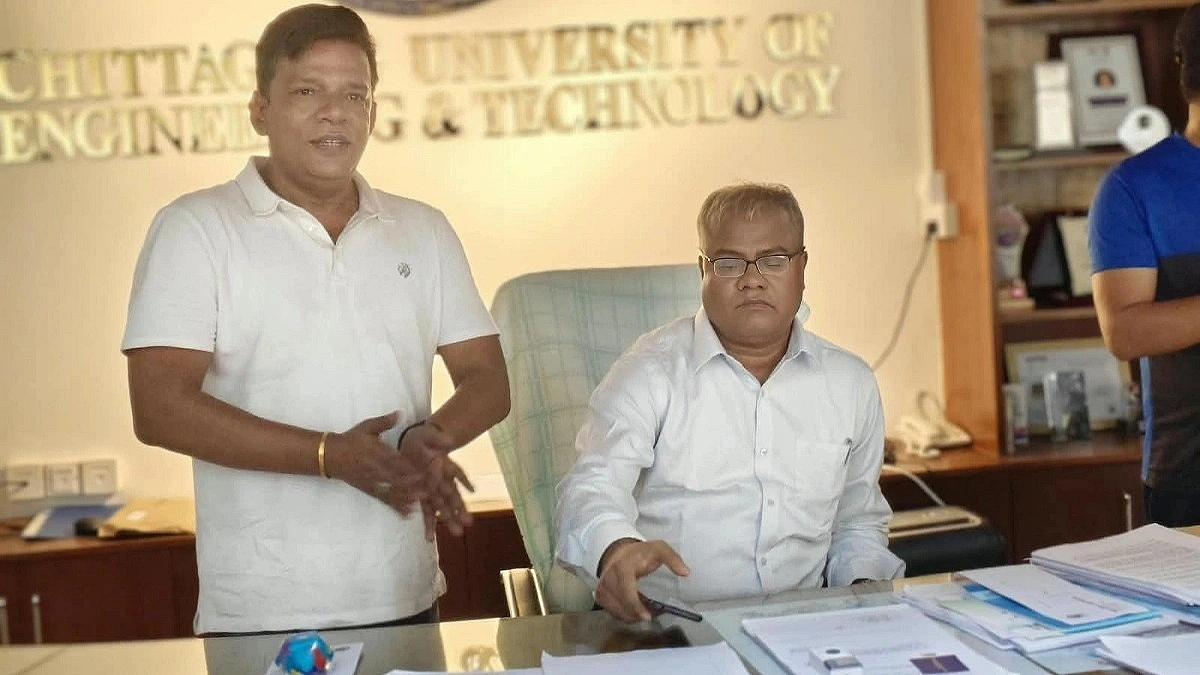 CUET VC breaks lock to enter office amid student protests