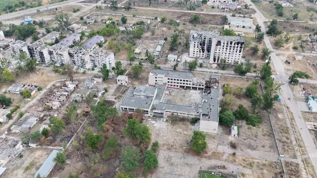 Russia, Ukraine agree on ceasefire in embattled town, to hold peace talks next month