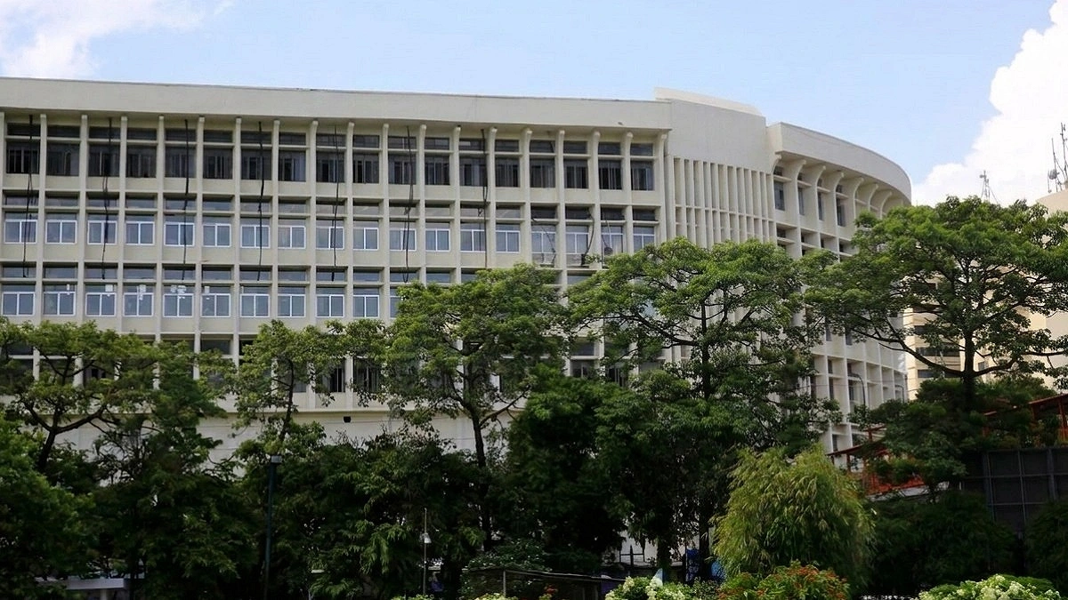 Teen girl dies after falling from eighth floor of PG Hospital