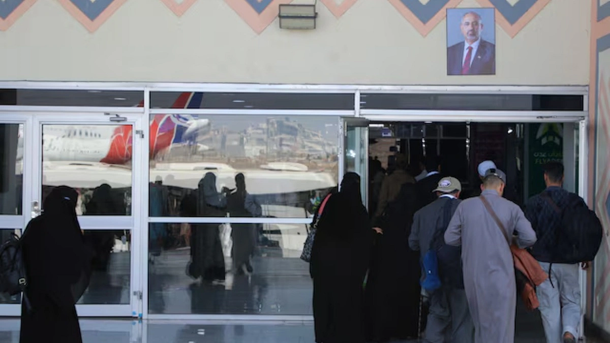 Houthis strike Aden Airport as Yemen fighting intensifies
