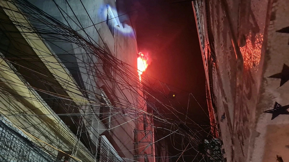 Chawkbazar fire not under control even after four and a half hours; 10 units at work
